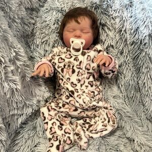 Reborn Baby Girl Doll Silicone Vinyl Limbs Cloth Body & Accessories (NEW)
